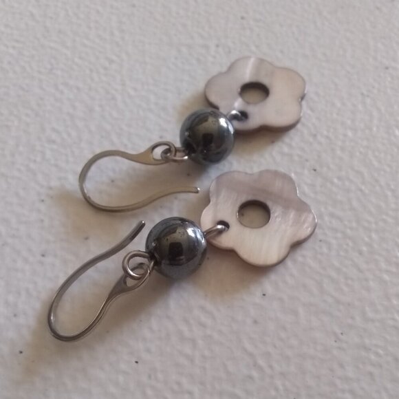 Monochromatic Flower Power! Floral Shell & Hematite Dangle Earrings - Picture 2 of 9